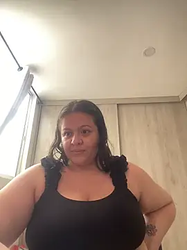 Snapshot of Martinna-28 chatting on April 2026 05:17:02 PM Martinna-28 online show from April 2026 05:17:02 PM