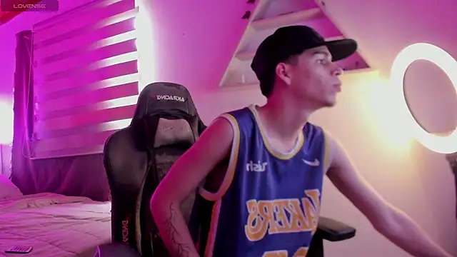 Snapshot of juan_posada chatting on February 2026 03:02:01 PM juan posada online show from February 2026 03:02:01 PM