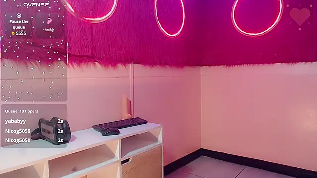 Snapshot of isabella_vogue chatting on February 2026 11:10:01 AM isabella vogue online show from February 2026 11:10:01 AM