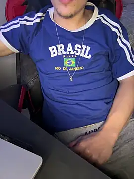 Snapshot of hungtwinkBR chatting on February 2026 09:00:01 PM hungtwinkBR online show from February 2026 09:00:01 PM