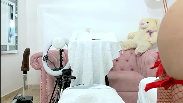 Ashley Jonness  online show from February 2026 07:51:01 AM