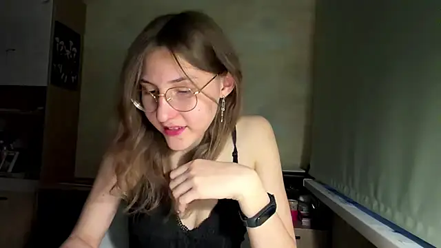 Snapshot of Miaaa_Moon chatting on June 2026 05:50:02 PM Miaaa Moon online show from June 2026 05:50:02 PM