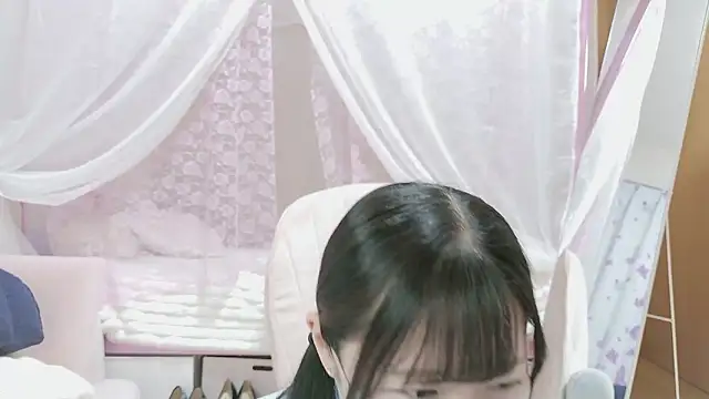 Snapshot of MOE_o0 chatting on May 2026 09:15:01 AM MOE o0 online show from May 2026 09:15:01 AM