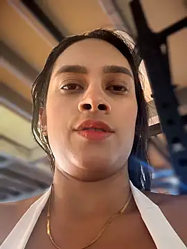 Snapshot of LunaHeat chatting on February 2026 03:01:01 PM LunaHeat online show from February 2026 03:01:01 PM