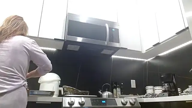 Snapshot of HazelSkyesChat chatting on February 2026 02:27:02 PM HazelSkyesChat online show from February 2026 02:27:02 PM