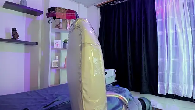 Miniadelf online show from March 2026 08:58:02 PM