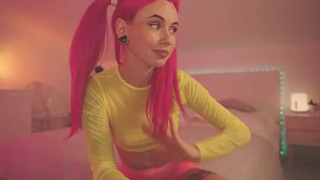 Sarah Pink online show from December 2024 05:00:01 PM