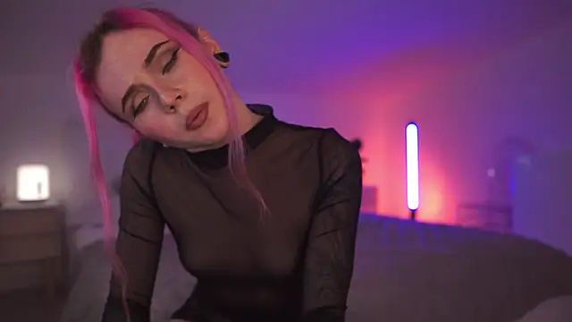 Sarah Pink online show from March 2025 05:25:02 PM