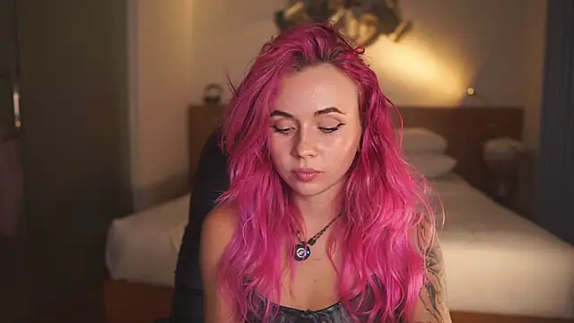 Sarah Pink online show from May 2026 02:32:02 PM