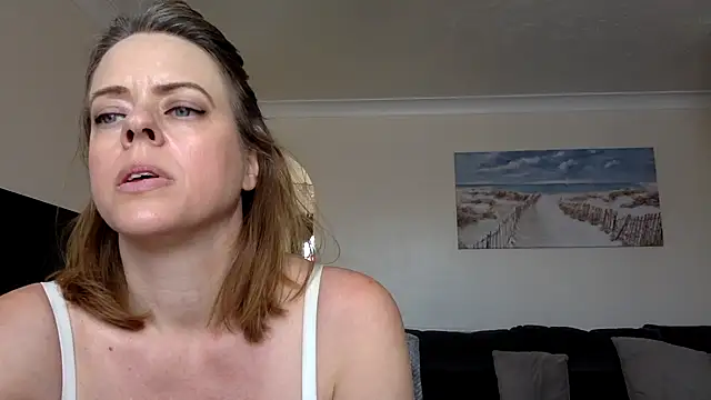 Snapshot of ElizabethArden42- chatting on April 2026 10:42:02 AM ElizabethArden42- online show from April 2026 10:42:02 AM