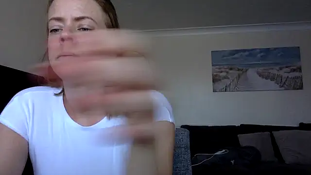 Snapshot of ElizabethArden42- chatting on May 2026 11:37:01 AM ElizabethArden42- online show from May 2026 11:37:01 AM