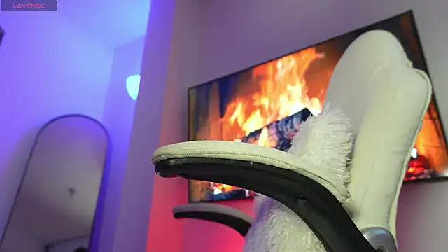 Snapshot of Just_Lu chatting on February 2026 04:14:01 PM Just Lu online show from February 2026 04:14:01 PM