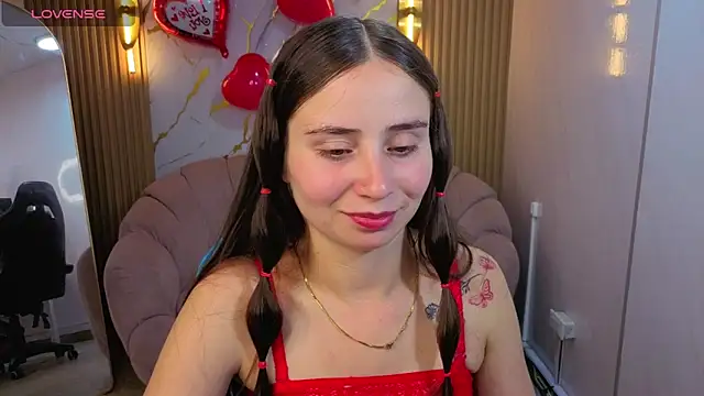 Snapshot of Ariana18_b chatting on February 2026 12:44:02 PM Ariana18 b online show from February 2026 12:44:02 PM