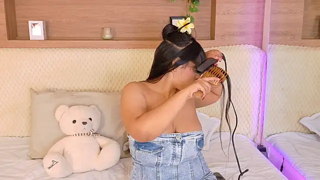 VioletBloomm online show from March 2026 11:38:01 AM