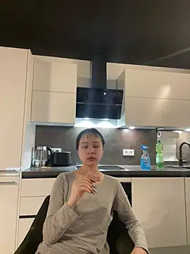 Just-Lilly online show from April 2026 01:49:01 PM