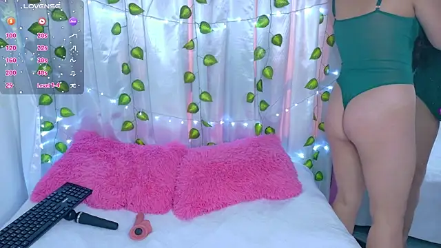 Snapshot of AlannaSmiless chatting on March 2026 12:51:02 PM AlannaSmiless online show from March 2026 12:51:02 PM