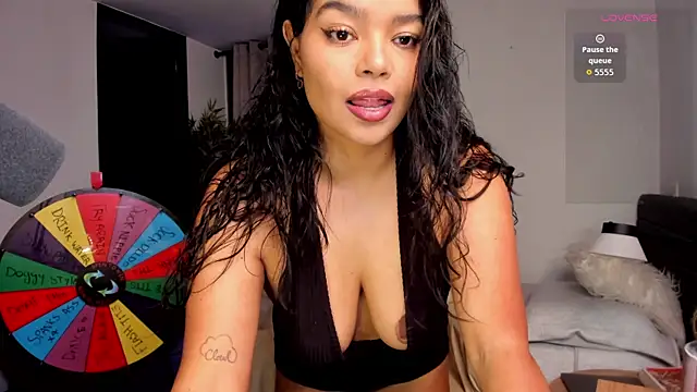 Snapshot of moonhelen chatting on April 2026 12:05:02 AM moonhelen online show from April 2026 12:05:02 AM