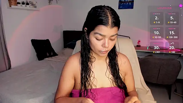 Snapshot of moonhelen chatting on August 2026 10:30:01 PM moonhelen online show from August 2026 10:30:01 PM