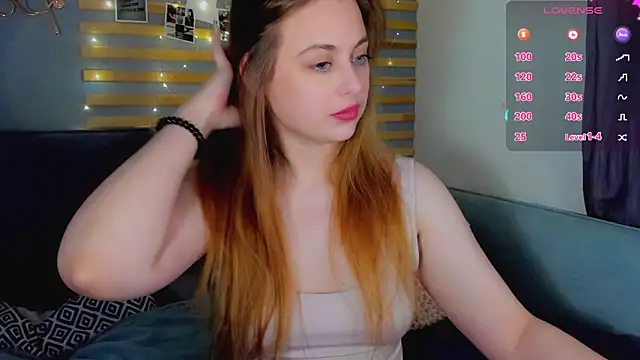 Snapshot of Alice_Wanderr chatting on March 2026 01:45:02 AM Alice Wanderr online show from March 2026 01:45:02 AM