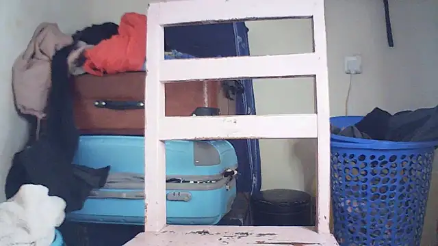 Snapshot of DontTellYourWife chatting on March 2026 04:18:02 AM DontTellYourWife online show from March 2026 04:18:02 AM