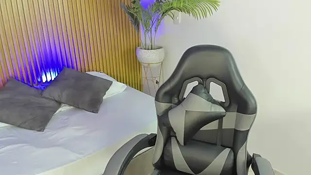 milaack  online show from February 2026 07:32:02 PM