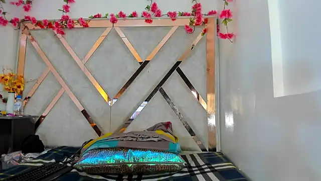 Geminis    online show from April 2026 10:59:02 PM