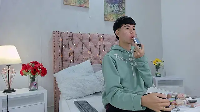 Snapshot of noah_lewiss chatting on February 2026 10:38:02 AM noah lewiss online show from February 2026 10:38:02 AM