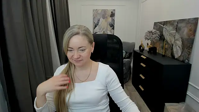 CharlotteKerti online show from April 2026 11:38:01 AM
