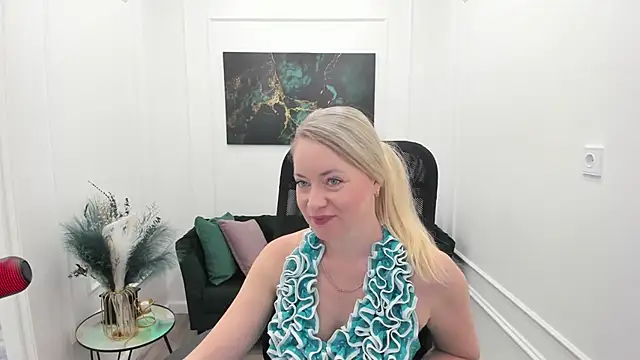 Snapshot of CharlotteKerti chatting on May 2026 11:47:01 AM CharlotteKerti online show from May 2026 11:47:01 AM