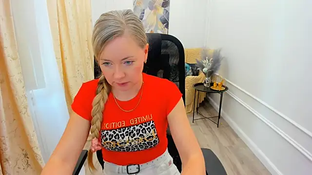 Snapshot of CharlotteKerti chatting on June 2026 12:52:02 PM CharlotteKerti online show from June 2026 12:52:02 PM
