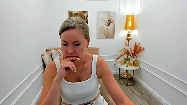 Snapshot of CharlotteKerti chatting on June 2026 07:38:02 PM CharlotteKerti online show from June 2026 07:38:02 PM