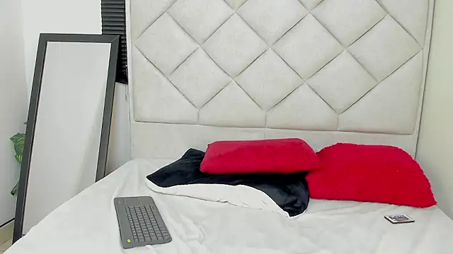 Layla Charlotte online show from February 2026 02:53:01 AM