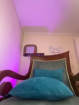 LilaRvsh online show from April 2026 05:18:01 PM