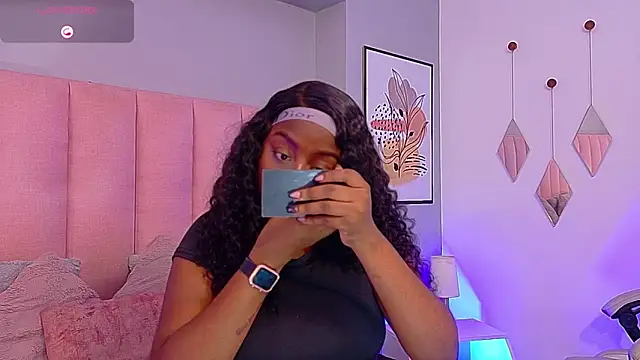 Snapshot of Aitana_Oliveira chatting on February 2026 08:02:01 PM Aitana Oliveira online show from February 2026 08:02:01 PM