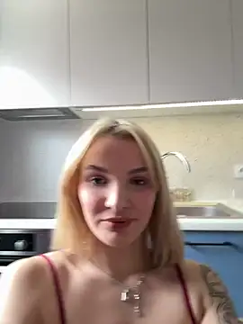 Snapshot of SinLuna_ chatting on June 2026 11:09:02 AM SinLuna online show from June 2026 11:09:02 AM