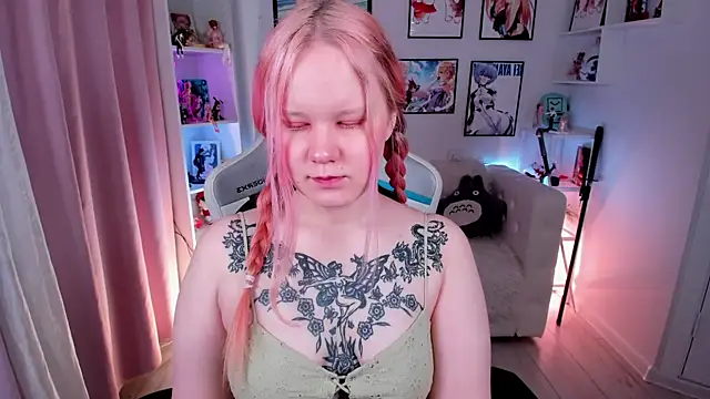 AnnieVibe online show from March 2026 05:41:01 PM