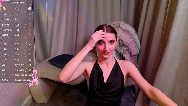 NicoleLuxe online show from April 2026 08:06:01 PM