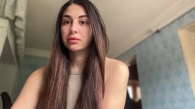 LiluMartiznir online show from May 2026 11:04:01 AM