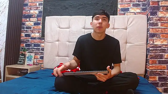 Snapshot of massimoferrera303av chatting on February 2026 06:48:01 PM massimoferrera303av online show from February 2026 06:48:01 PM