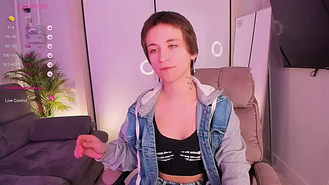 AutumnWhisper online show from February 2026 09:31:01 PM