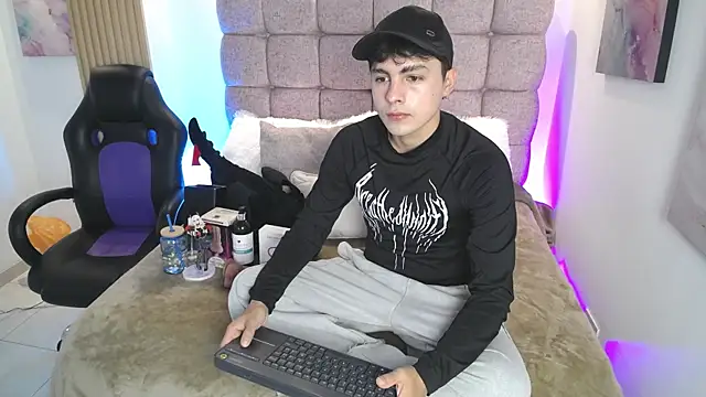 Snapshot of Samu_Hott chatting on May 2026 08:05:02 PM Samu Hott online show from May 2026 08:05:02 PM