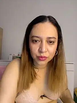Snapshot of risitos23 chatting on June 2026 05:06:01 AM risitos23 online show from June 2026 05:06:01 AM