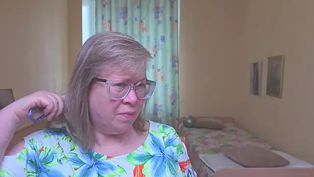 Emma Eclipsee online show from April 2026 10:57:01 AM
