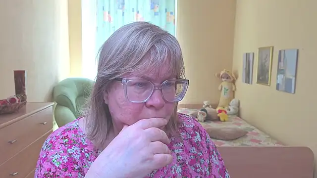 Emma Eclipsee online show from May 2026 10:12:02 AM