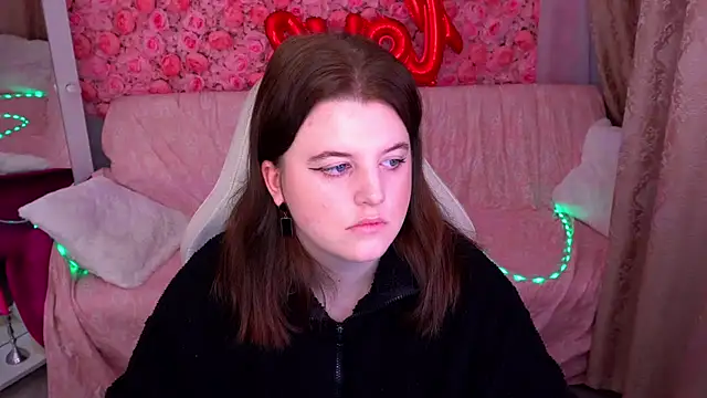 Snapshot of KristiFoxy chatting on February 2026 06:23:01 AM KristiFoxy online show from February 2026 06:23:01 AM