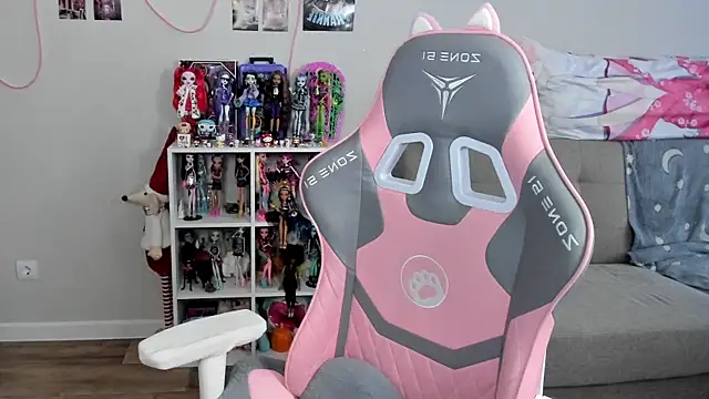 MollysLand online show from April 2026 09:26:02 AM