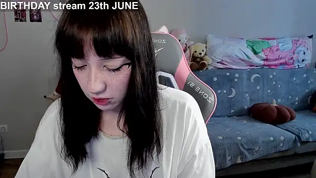 Snapshot of MollysLand chatting on June 2026 09:24:02 AM MollysLand online show from June 2026 09:24:02 AM