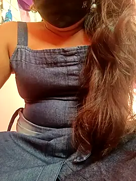 Snapshot of vyshali_vyshu chatting on February 2026 11:35:02 AM vyshali vyshu online show from February 2026 11:35:02 AM