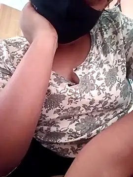 Snapshot of vyshali_vyshu chatting on February 2026 11:52:01 AM vyshali vyshu online show from February 2026 11:52:01 AM