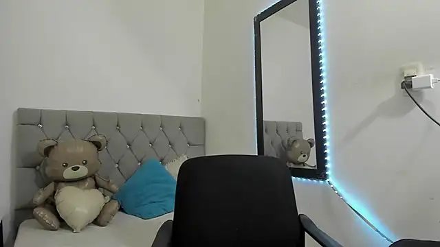 Snapshot of _1DERECK chatting on February 2026 12:23:01 PM 1DERECK online show from February 2026 12:23:01 PM